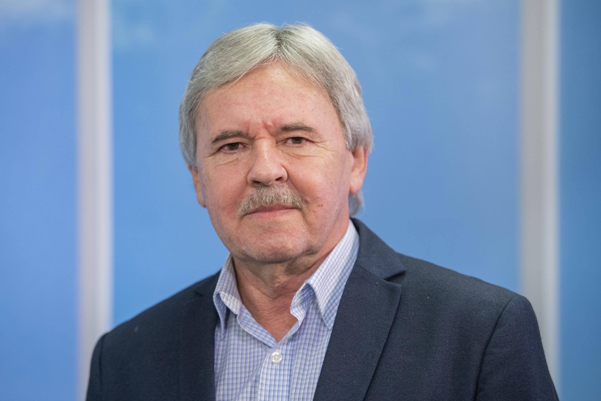 Pochybujem, že sa KDH podarí spojiť konzervatívne sily. Ešte je na to príliš skoro, konštatuje Hrabko Pochybujem, že sa KDH podarí spojiť konzervatívne sily. Ešte je na to príliš skoro, konštatuje Hrabko