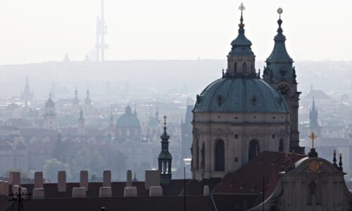 MAPA: Česko pod pokličkou inverze. O víkendu může i sněžit, kdy přijde zlom?