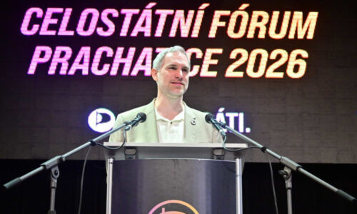 Hřib je znovu šéf Pirátů, Bartoš mu dal kšiltovku. Rozkopli jsme dveře, řekl staronový předseda