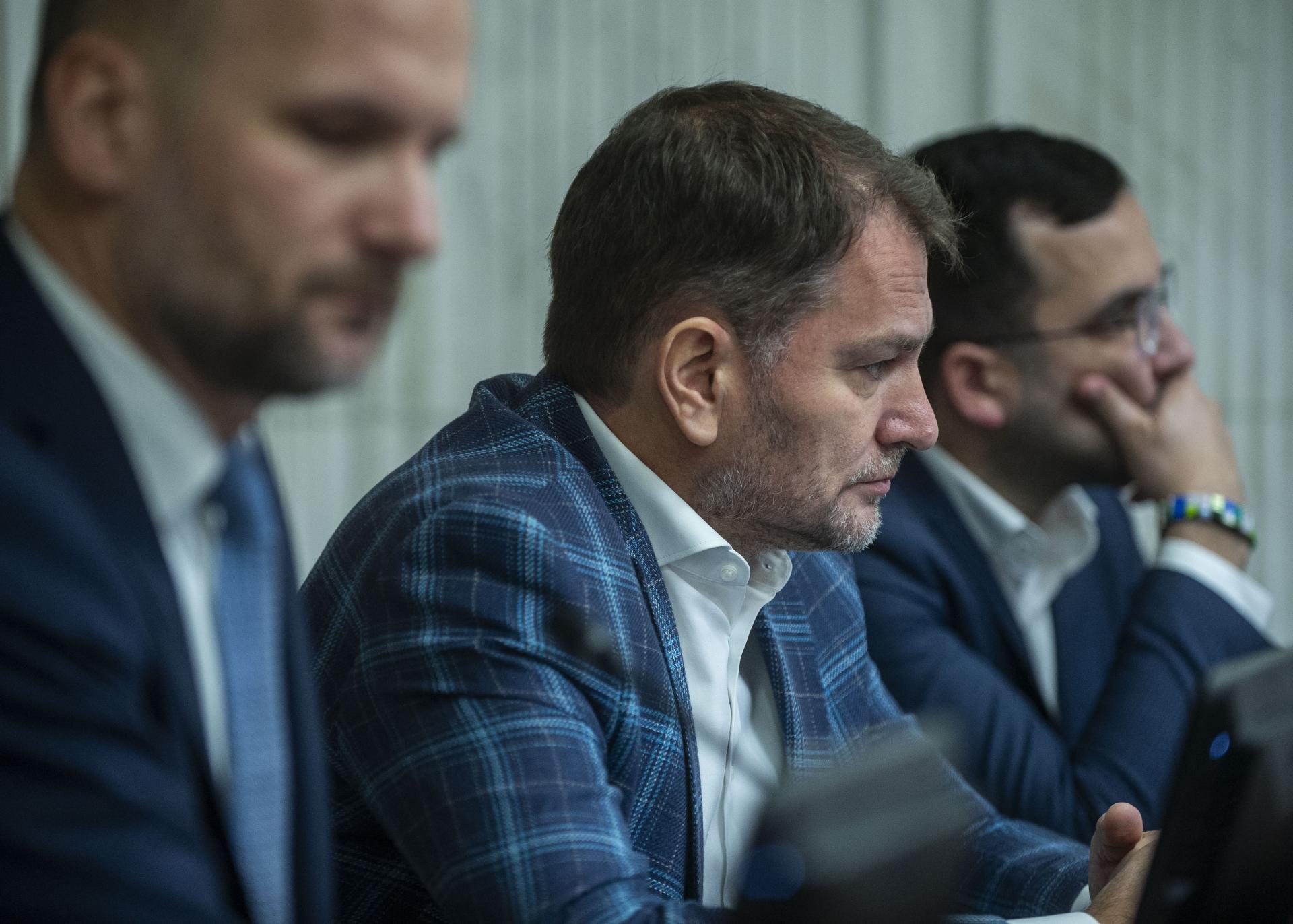 Matovičovci kritizujú dohodu s USA: Fico zadží celé generácie. Nebude to 15 miliárd, ale mnohonásobne viac Matovičovci kritizujú dohodu s USA: Fico zadží celé generácie. Nebude to 15 miliárd, ale mnohonásobne viac