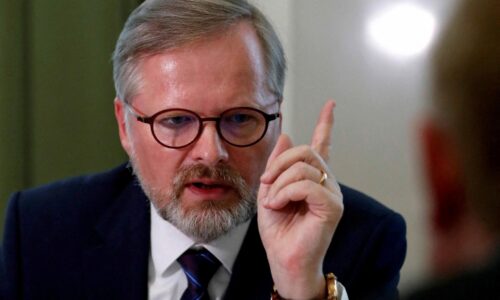 Český expremiér Fiala vylúčil kandidatúru na prezidenta. Podporu vyjadril Pavlovi, kritizoval súčasnú koalíciu