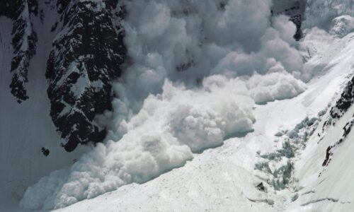 Tragédie v Rakousku. Po pádu dvou lavin zemřelo pět lidí, další jsou v nemocnici