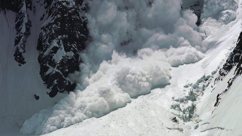 Tragédie v Rakousku. Po pádu dvou lavin zemřelo pět lidí, další jsou v nemocnici Tragédie v Rakousku. Po pádu dvou lavin zemřelo pět lidí, další jsou v nemocnici