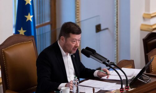 Okamura odstránil zo svojej kancelárie v Poslaneckej snemovni vlajku EÚ. Bol to relikt po predchodkyni, vraví