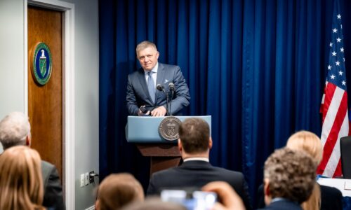 Fico v USA: Zatiaľ sa nevie, o čom premiér hovoril s Donaldom Trumpom. Ten predtým rozvíril vody okolo Grónska