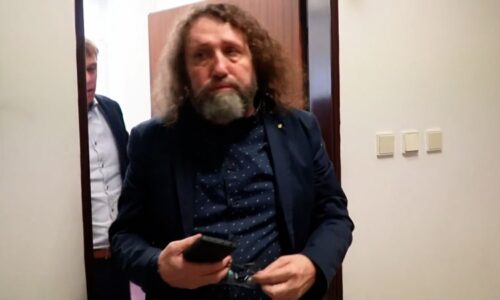 Zvrat v případě střílejících milenců a místostarostů Lovosic: Přiznání viny a miliony v garáži