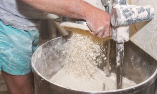 Pekaře zachytil mixér. Svým zraněním podlehl, policie v Miami vyšetřuje příčiny tragédie