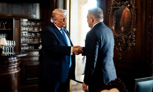 Robert Fico bol v USA, Andrej Babiš má vládu a Donald Trump s Nobelovou medailou zase nadeľoval clá