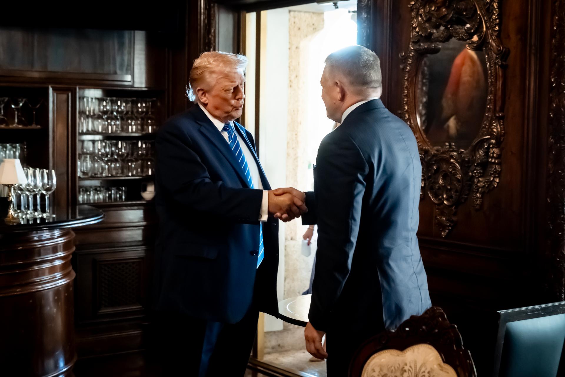 Premiér sa na Floride stretol s Trumpom, diskutovali aj o Ukrajine a EÚ Premiér sa na Floride stretol s Trumpom, diskutovali aj o Ukrajine a EÚ