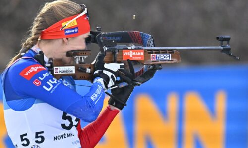 Slovenkám stíhačka nevyšla. Anastasia Kuzminová zlyhala v streľbe, Bátovská Fialková si umiestnenie nevylepšila