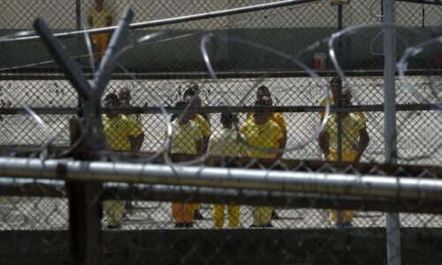 Hráli jsme šachy z toaleťáku, Honzovu svobodu oslavím šampaňským, popsal spoluvězeň Darmovzala