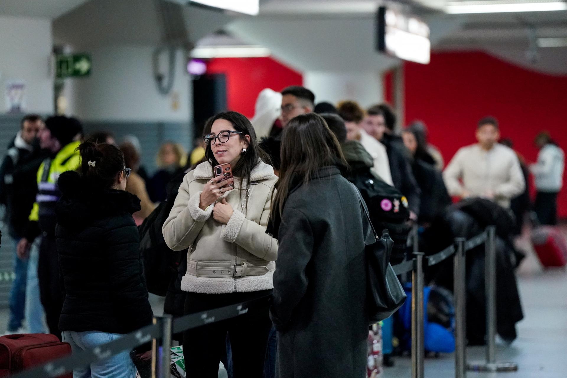 V Španielsku sa vykoľajili dva vlaky. Hlásia viac ako dvadsať mŕtvych a približne sto zranených V Španielsku sa vykoľajili dva vlaky. Hlásia viac ako dvadsať mŕtvych a približne sto zranených