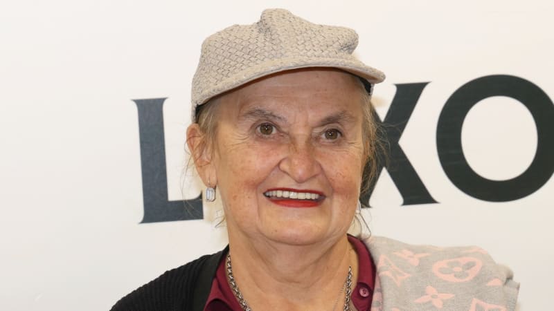 Proměna herečky Evy Holubové. Po operaci mozku zhubla 23 kilo, teď ji čeká další zákrok Proměna herečky Evy Holubové. Po operaci mozku zhubla 23 kilo, teď ji čeká další zákrok