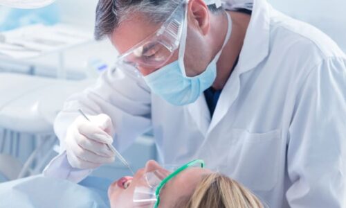 Zákeřná rakovina úst: Jaké jsou varovné signály? Poznáte je i bez prohlídky, říká zubařka