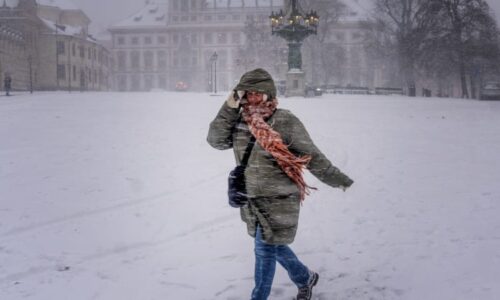 VÝSTRAHA: Česko zasáhne vítr o síle vichřice. Nebezpečí potrvá desítky hodin