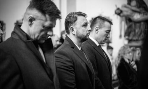 Spišská Stará Ves si pripomenula obete útoku nožom na gymnáziu, Šutaj Eštok apeluje na ochranu detí – FOTO