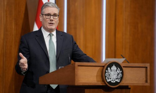 Chceme silné vzťahy s USA, ale Trumpov colný tlak na spojencov je chybou, vyhlásil Starmer