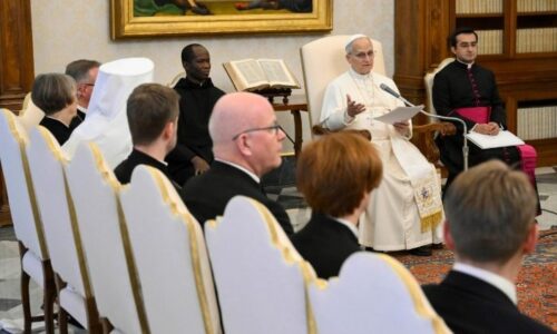 Pápež: Prinášajme spoločne svetlo tam, kde ľudia zápasia so zúfalstvom