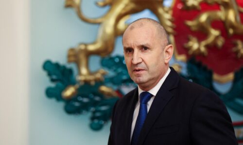 Bulharský prezident Radev oznámil, že odstupuje z funkcie