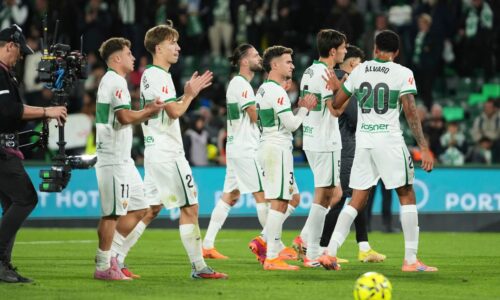 Festival zahodených šancí a brvno. Sevilla ratovala aspoň bod