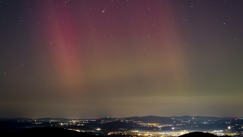 Polární záře nad Českem: Zkuste na temné obloze pohled k severu, radí meteorologové Polární záře nad Českem: Zkuste na temné obloze pohled k severu, radí meteorologové
