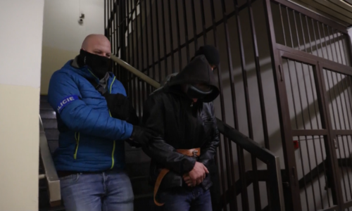 Vyděšená žena zoufale křičela, útočník ji v Praze napadl v autě. Nebezpečného muže dopadli