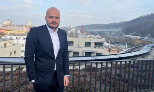 Strnadov holding CSG ponúka na burze v Amsterdame akcie za viac než tri miliardy eur