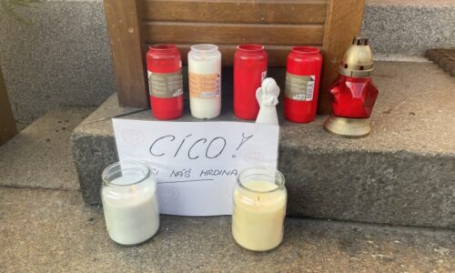 Zemřel jako hrdina. Lidé z Chřibské vzpomínají na mrtvého souseda a mluví o motivaci střelce