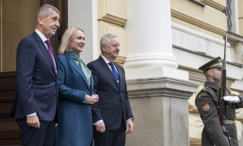 Černochová se postavila za Zůnu: Letouny L-159 bych za této situace také neprodala