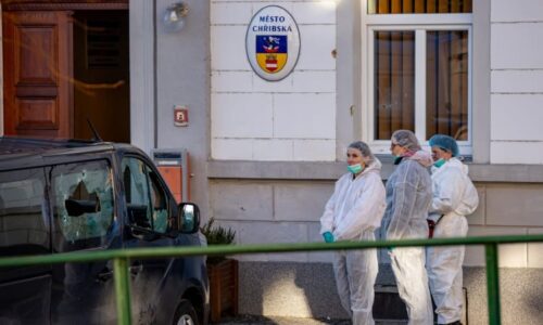 Postřelený starosta z Chřibské: Útočník nejprve pálil z okna domu, trefil mě dvakrát