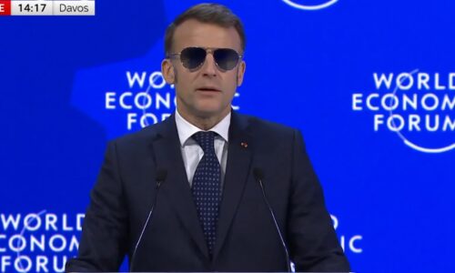 Ruský politológ má hypotézu prečo sa Trump zrazu objavil medzi “riaditeľmi” na fóre v Davose