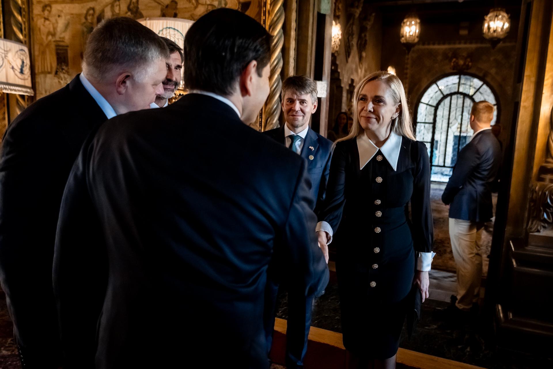 Mastné šeky za teplo majú kyslú príchuť. Kto poukážku od štátu preje, spraví jednu veľkú chybu (Brífing HN) Mastné šeky za teplo majú kyslú príchuť. Kto poukážku od štátu preje, spraví jednu veľkú chybu (Brífing HN)