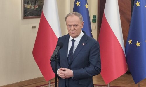 Ústupky neprinášajú výsledky, ale poníženie. Európa si nemôže dovoliť byť slabá, vyhlásil Tusk