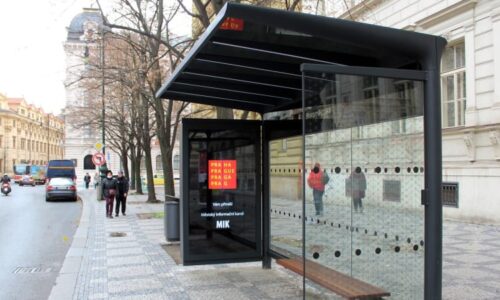 Praha vymění 100 nejstarších přístřešků u zastávek MHD za nové. Další stovky zatím zůstanou