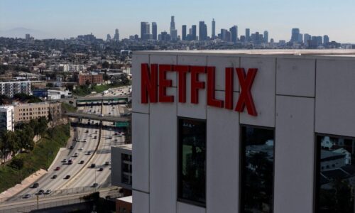 Zisk netflixu prekonal odhady, akcie však klesli. dôvodom je boj o warner bros