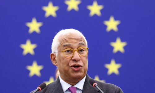 Nové Trumpove clá sú podkopaním júlovej obchodnej dohody. EÚ je pod tlakom, vyhlásil šéf Európskej rady Costa