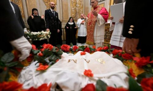 Pápežovi predstavili baránkov, z ktorých vlny vyhotovia páliá