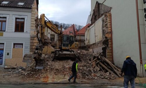 Zbúraním historickej budovy v Trenčíne bol porušený zákon, vlastník môže dostať pokutu až jeden milión eur