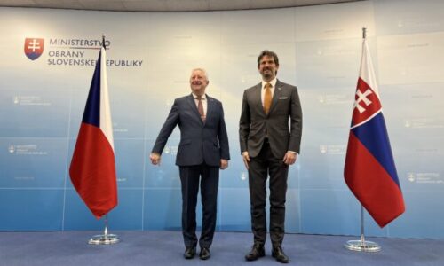 Slovensko rozšíri obrannú spoluprácu s Českom, Kaliňák potvrdil zameranie na spoločný vývoj a produkciu – VIDEO, FOTO