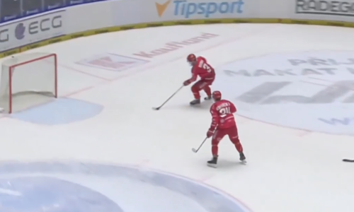 VIDEO V Česku sa stalo nemožné. Dvaja hráči išli sami na prázdnu bránku, gól z toho nebol