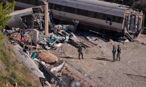 Počet obetí vlakovej nehody v Španielsku stúpol na 43, krajina si 31. januára uctí ich pamiatku