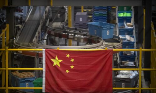 Ultra lacné zásielky z číny rýchlo zaplavujú slovensko. prichádza však novinka, trh sa chystá na zmenu kurzu