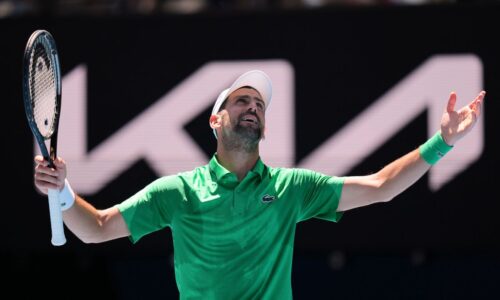 Australian Open: Novak Djokovič sa nezastavuje. Talianskeho kvalifikanta sfúkol z kurtu
