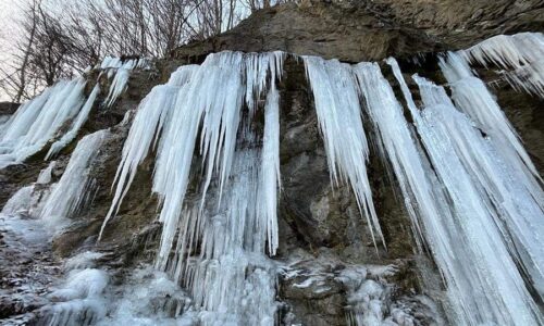 Tip na výlet: Tajomný kameňolom s ľadopádom na okraji obce Borinka