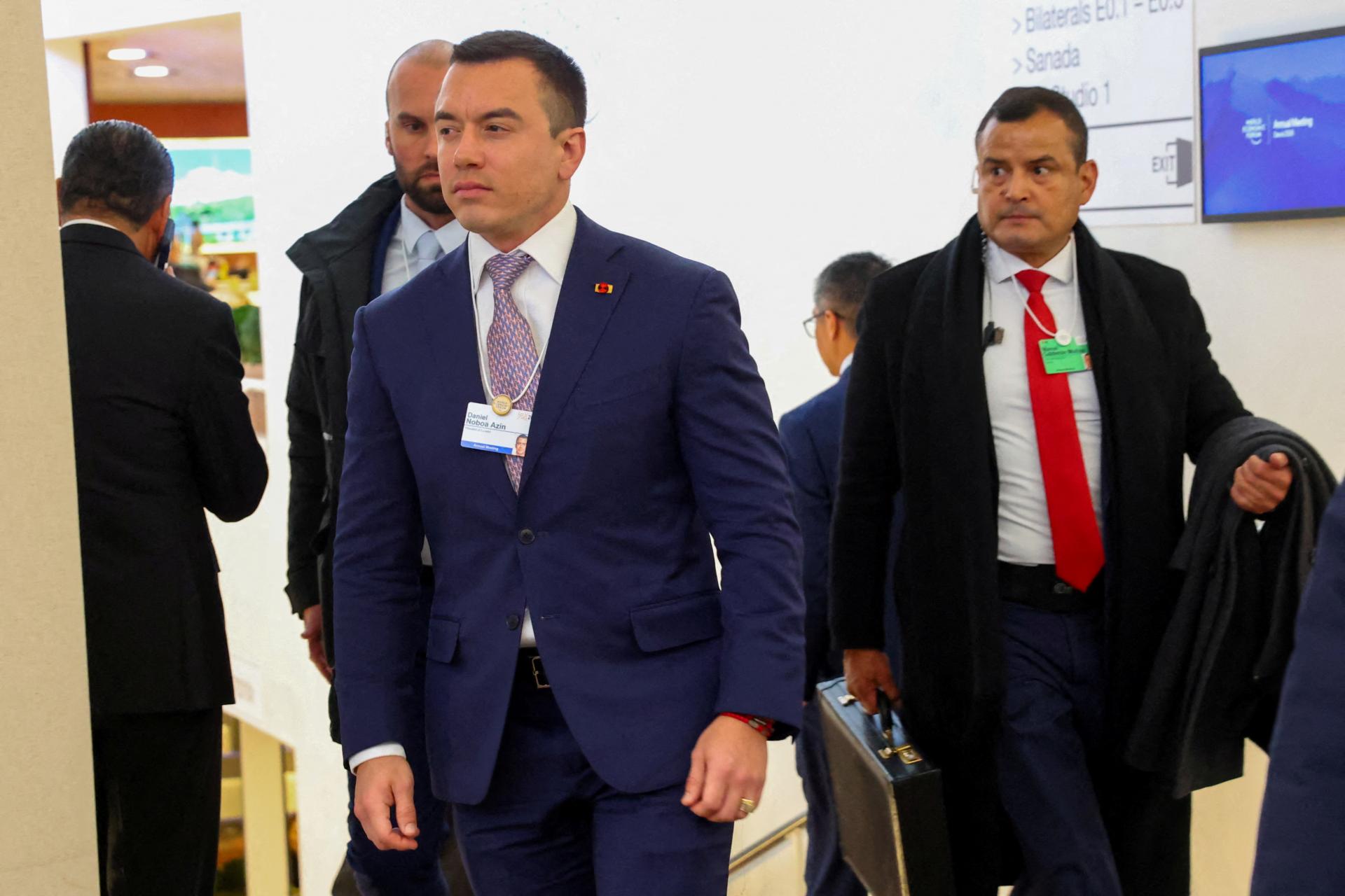 Ekvádorský prezident uvalil na Kolumbiu clá pre nedostatočnú pomoc v boji proti drogám Ekvádorský prezident uvalil na Kolumbiu clá pre nedostatočnú pomoc v boji proti drogám