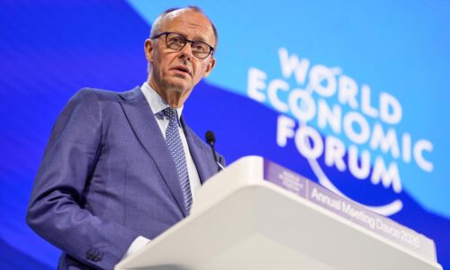 Merz hovoril v Davose o tektonických zmenách. Nový svet je vystavaný na moci, peniazoch a násilí, vyhlásil