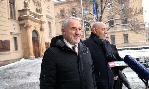 Odbory se s vládou dohodly na růstu platů. O kolik navíc si přijdou lékaři nebo zubaři?