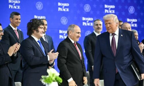 Doživotní šéf s právem veta. Trump v Davosu představil Radu míru: Některé z lídrů nemám rád