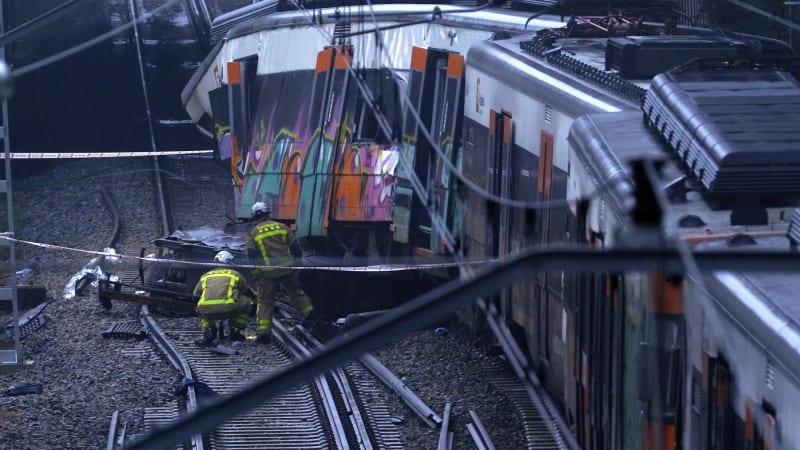 Černý týden na španělských kolejích. Po tragédii s desítkami mrtvých najel vlak do jeřábu Černý týden na španělských kolejích. Po tragédii s desítkami mrtvých najel vlak do jeřábu