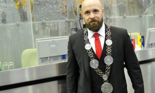 Primátor Trnavy Bročka svojím platom prekročil hranicu 100 tisíc eur, podobne sú na tom aj iní primátori